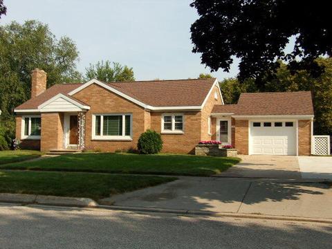 374 Eighth St, Manistee, MI 49660 photo 1