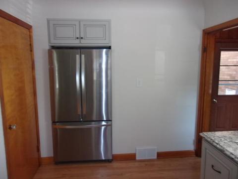 374 Eighth St, Manistee, MI 49660 photo 4