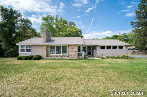 1235 S Bridge St, Belding, MI 48809 photo 4