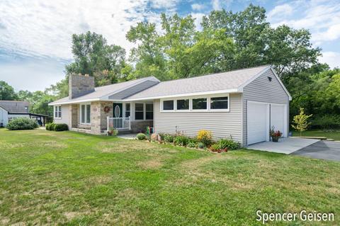 1235 S Bridge St, Belding, MI 48809 photo 5