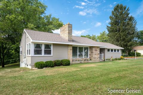 1235 S Bridge St, Belding, MI 48809 photo 3
