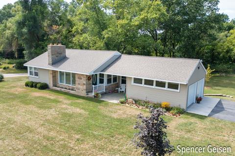 1235 S Bridge St, Belding, MI 48809 photo 2