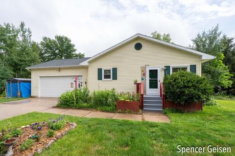 605 Crooks St, Belding, MI 48809 photo 2