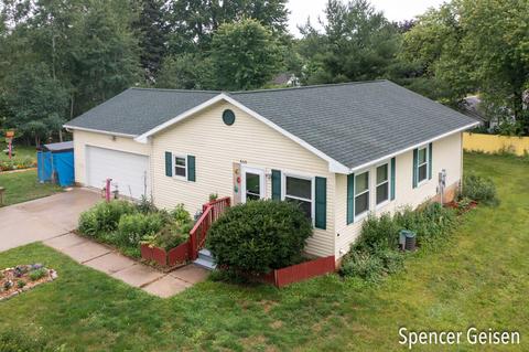605 Crooks St, Belding, MI 48809 photo 1