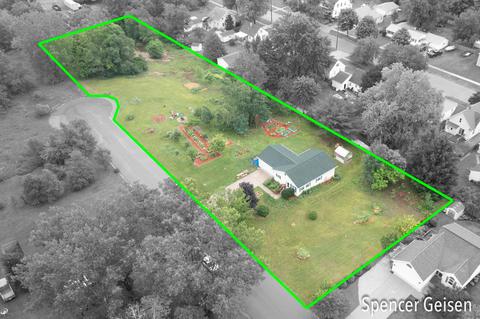 605 Crooks St, Belding, MI 48809 photo 4