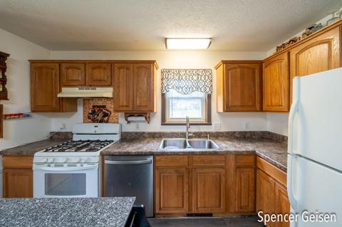605 Crooks St, Belding, MI 48809 photo 14