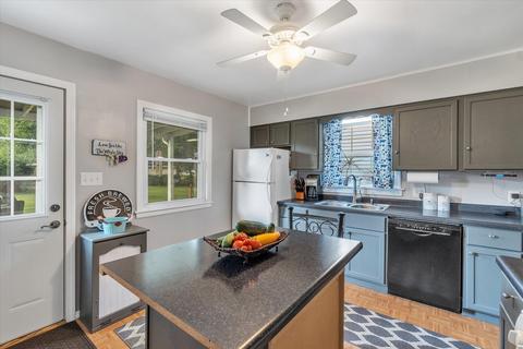 211 Cardinal Crest Crst, Jackson, MI 49202 photo 15