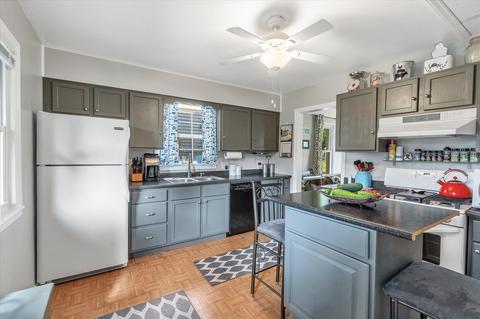 211 Cardinal Crest Crst, Jackson, MI 49202 photo 14