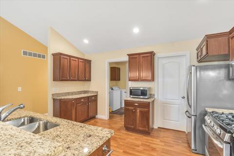 4085 Stoneridge Dr, Jackson, MI 49203 photo 4