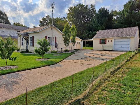 518 E Forrest St, Edmore, MI 48829 photo 1