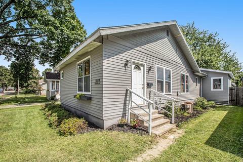 305 Cecil St, Buchanan, MI 49107