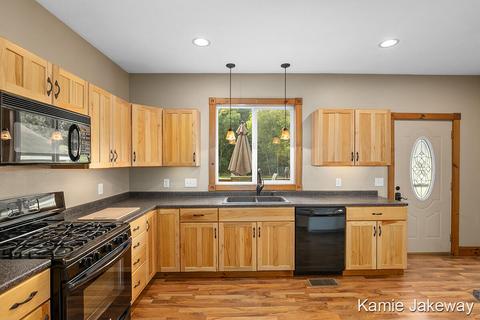 715 Morton Ave, Belding, MI 48809 photo 12