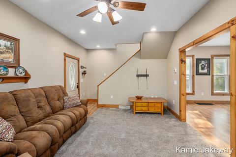715 Morton Ave, Belding, MI 48809 photo 6