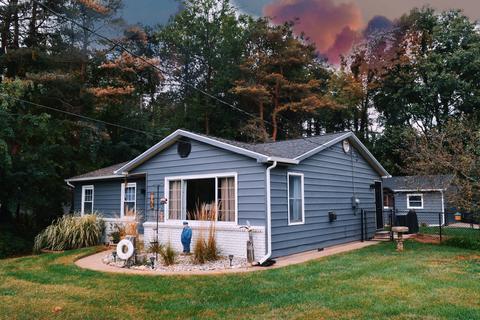 11368 Oakwood Dr, Jerome, MI 49249 photo 1