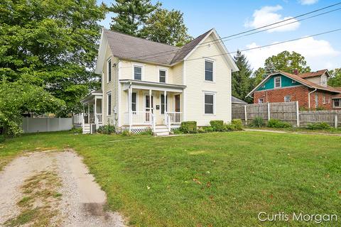 315 Hambrook St, Belding, MI 48809 photo 2
