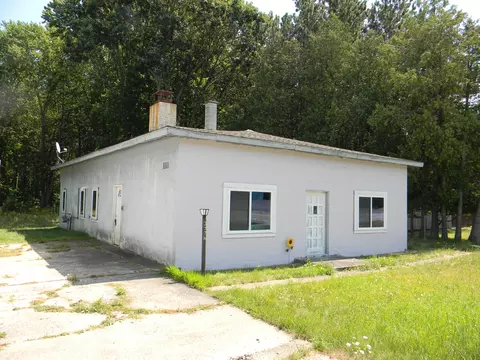 3776 N Jebavy Dr, Ludington, MI 49431