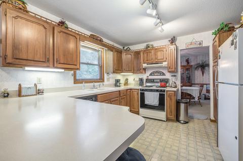 2150 Ganton Dr, Jackson, MI 49203 photo 9