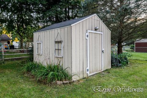 13201 Shutter Dr SE, Lowell, MI 49331 photo 4