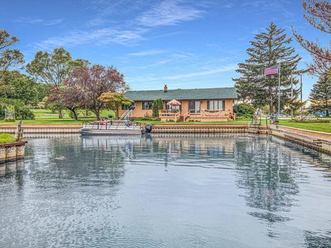 4633 Easy St, Onekama, MI 49675 photo 2