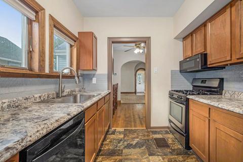 623 Orange St, Jackson, MI 49202 photo 9