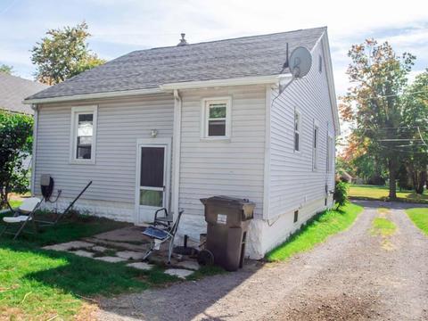 632 St Clair Ave, Jackson, MI 49202 photo 3
