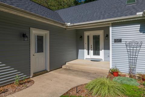 204 Golfview Dr, Plainwell, MI 49080 photo 3