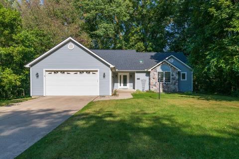 204 Golfview Dr, Plainwell, MI 49080 photo 1