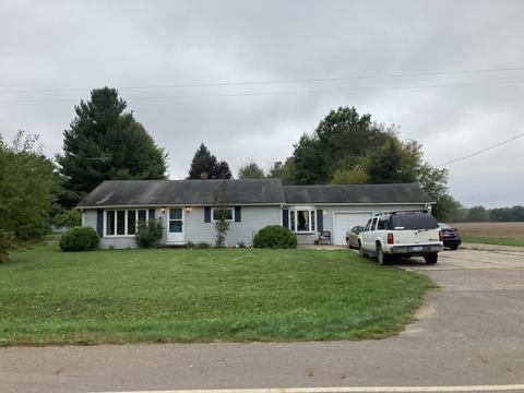 386 8th St, Plainwell, MI 49080 photo 1