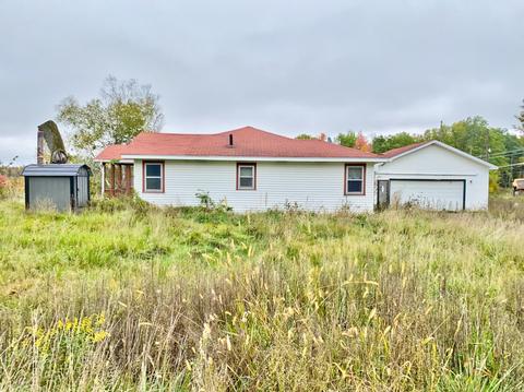 755 Wolverine Dr, Gladwin, MI 48624 photo 2