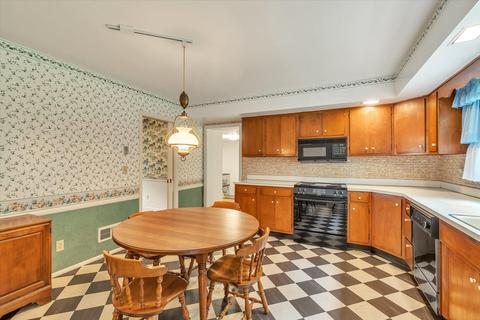 2127 Cascade Dr, Jackson, MI 49203 photo 18
