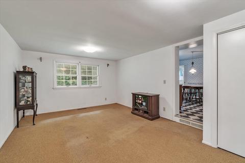 2127 Cascade Dr, Jackson, MI 49203 photo 8