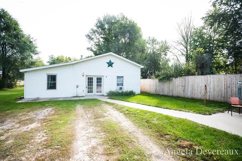 1426 A St, Stanton, MI 48888 photo 1