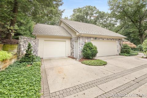 7665 Timber Bluff Rd SE, Ada, MI 49301 photo 3