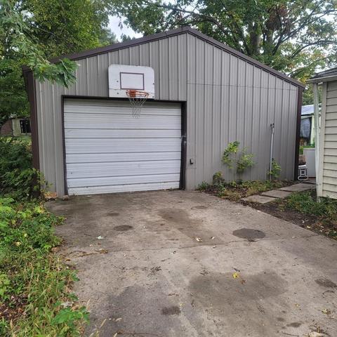 565 Canaris St, Constantine, MI 49042 photo 2