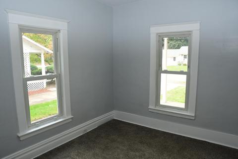 405 W Chart St, Plainwell, MI 49080 photo 12