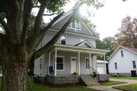 405 W Chart St, Plainwell, MI 49080 photo 2