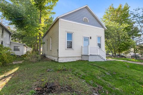 314 Oak St, Spring Lake, MI 49456 photo 2