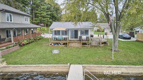 462 W Newaygo Dr, White Cloud, MI 49349 photo 1