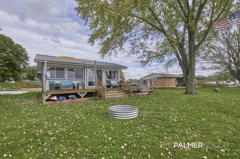 462 W Newaygo Dr, White Cloud, MI 49349 photo 4