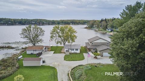 462 W Newaygo Dr, White Cloud, MI 49349 photo 2