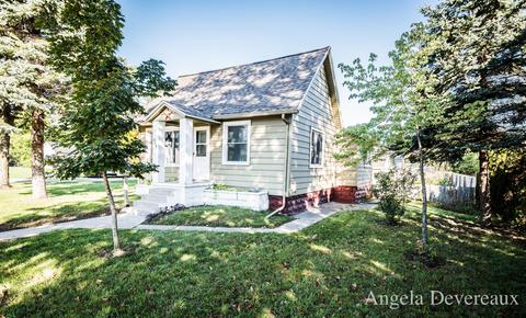 304 Ellis Ave, Belding, MI 48809 photo 1