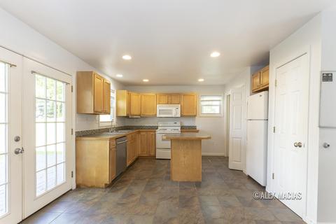 721 Avery St, Lowell, MI 49331 photo 17