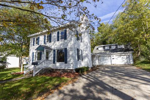 721 Avery St, Lowell, MI 49331 photo 3