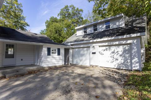 721 Avery St, Lowell, MI 49331 photo 4