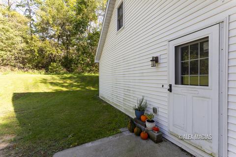 721 Avery St, Lowell, MI 49331 photo 12