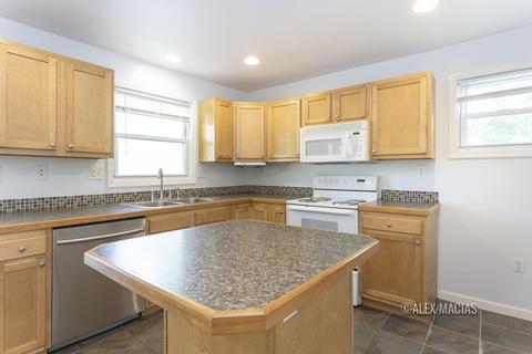 721 Avery St, Lowell, MI 49331 photo 19