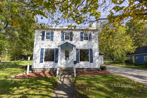 721 Avery St, Lowell, MI 49331 photo 1