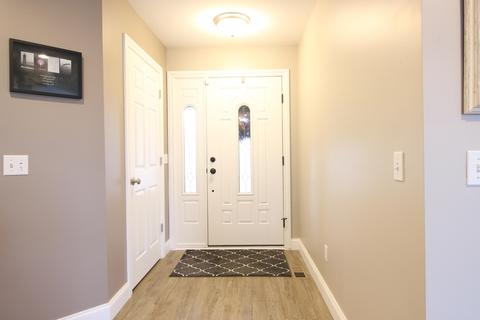 2329 Stone Field Dr, Flushing, MI 48433 photo 3