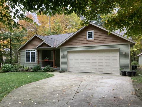 12709 Austrian Dr, Grant, MI 49327 photo 1
