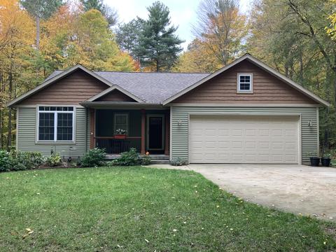12709 Austrian Dr, Grant, MI 49327 photo 2